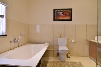 Inn & Out Plus Craighall 4*