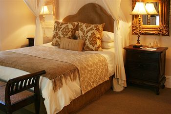 Goble Palms Guest Lodge and Urban Retreat 4*