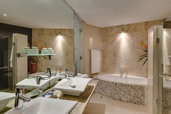 BON Hotel Waterfront Richards Bay 4*