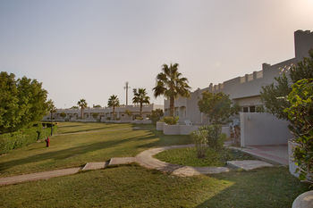 Copthorne Al Jahra Hotel & Resort 4*