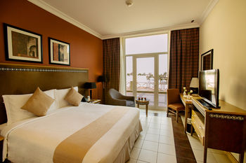 Copthorne Al Jahra Hotel & Resort 4*