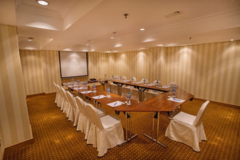 Copthorne Al Jahra Hotel & Resort 4*