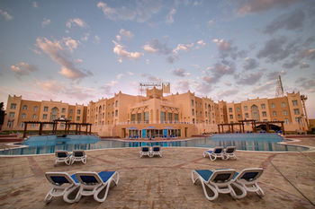 Copthorne Al Jahra Hotel & Resort 4*