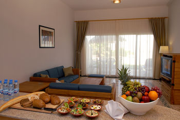 Copthorne Al Jahra Hotel & Resort 4*