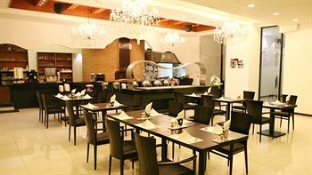 Charis Hotel 3*