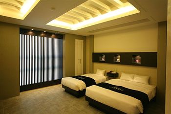 Charis Hotel 3*