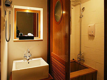Charis Hotel 3*