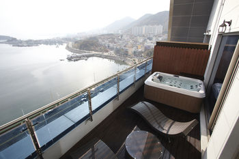 Benikea Hotel Yeosu 3*