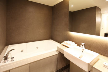 Vine Hotel 3*