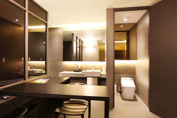 Vine Hotel 3*