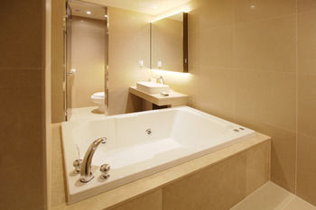 Vine Hotel 3*