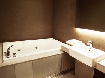 Vine Hotel 3*