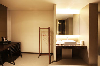 Vine Hotel 3*