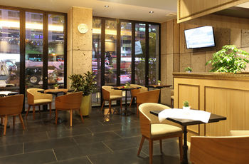 Vine Hotel 3*