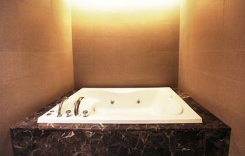 Vine Hotel 3*