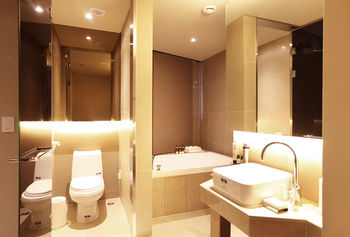 Vine Hotel 3*