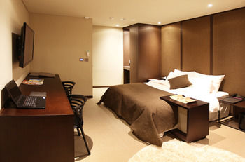 Vine Hotel 3*