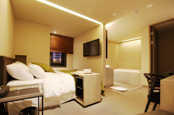 Vine Hotel 3*