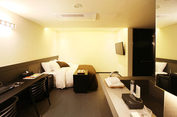 Vine Hotel 3*