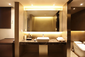 Vine Hotel 3*