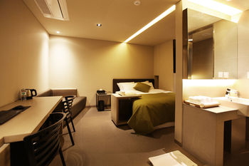 Vine Hotel 3*