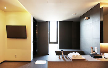 Vine Hotel 3*