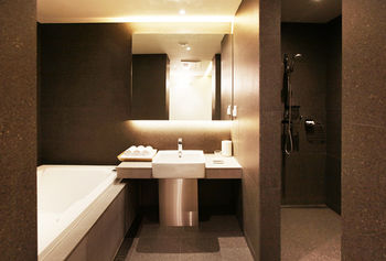 Vine Hotel 3*