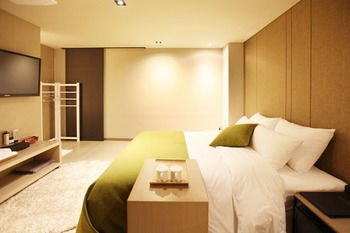 Vine Hotel 3*