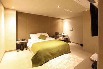 Vine Hotel 3*