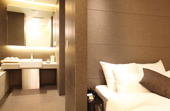 Vine Hotel 3*