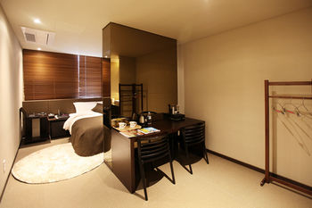 Vine Hotel 3*