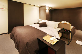 Vine Hotel 3*