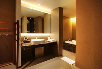 Vine Hotel 3*