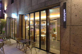 Vine Hotel 3*