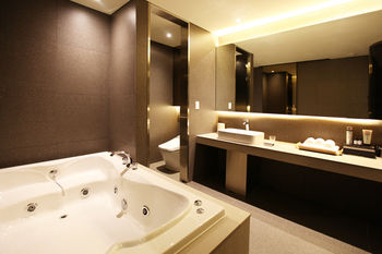 Vine Hotel 3*