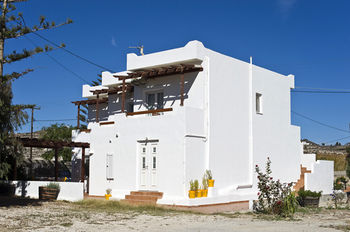Tsakanos Apartments 0*