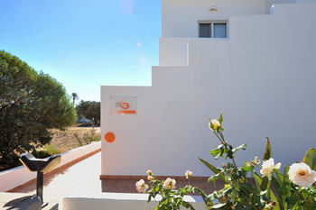 Tsakanos Apartments 0*