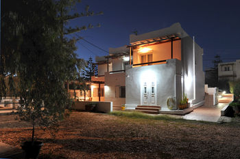 Tsakanos Apartments 0*