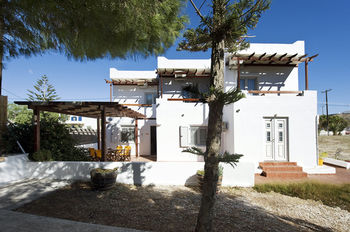Tsakanos Apartments 0*