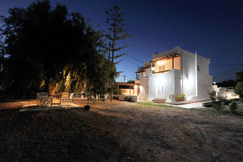 Tsakanos Apartments 0*
