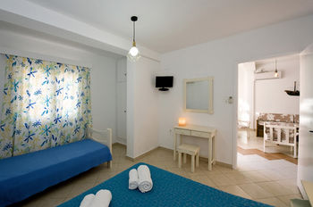 Tsakanos Apartments 0*