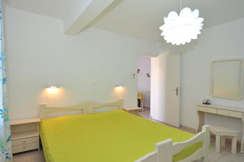 Tsakanos Apartments 0*