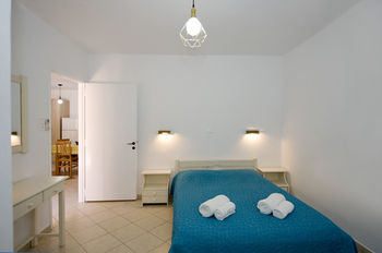 Tsakanos Apartments 0*
