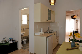 Tsakanos Apartments 0*