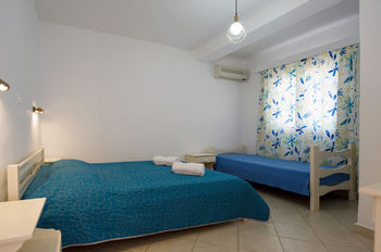 Tsakanos Apartments 0*