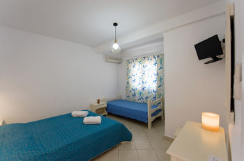 Tsakanos Apartments 0*