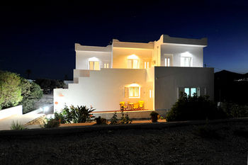 Tsakanos Apartments 0*