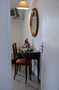 Tsakanos Apartments 0*