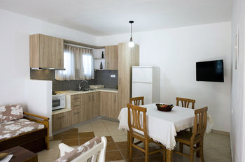 Tsakanos Apartments 0*