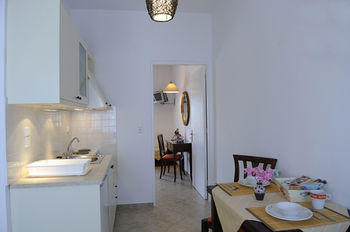 Tsakanos Apartments 0*